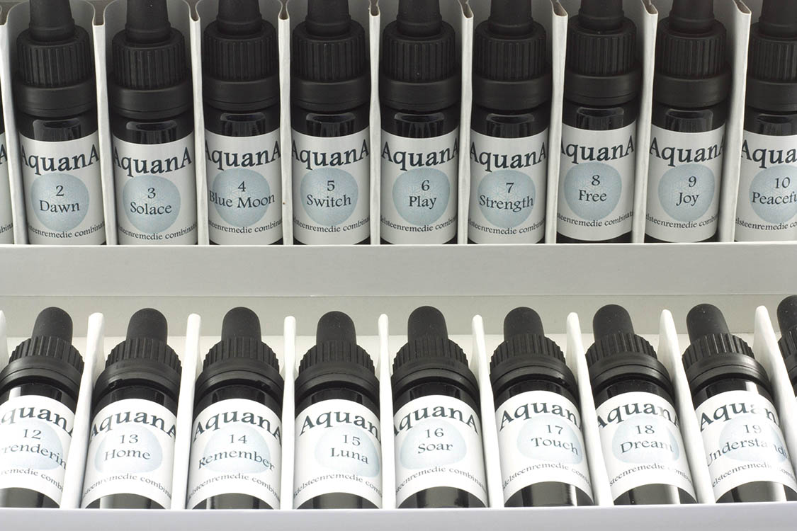 Close up van beide dozen Aquana remedies